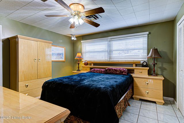 4820 Redstart Rd, Louisville, KY 40213