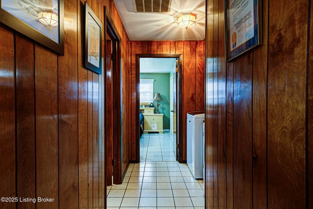 4820 Redstart Rd, Louisville, KY 40213