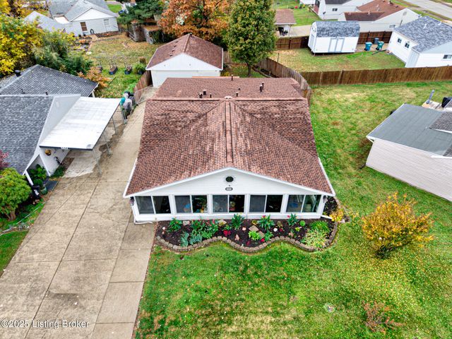 4820 Redstart Rd, Louisville, KY 40213