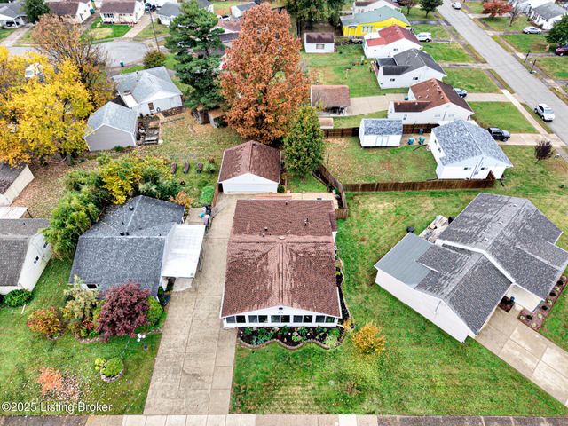 4820 Redstart Rd, Louisville, KY 40213