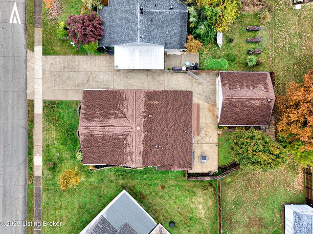 4820 Redstart Rd, Louisville, KY 40213