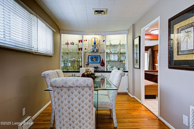 4820 Redstart Rd, Louisville, KY 40213