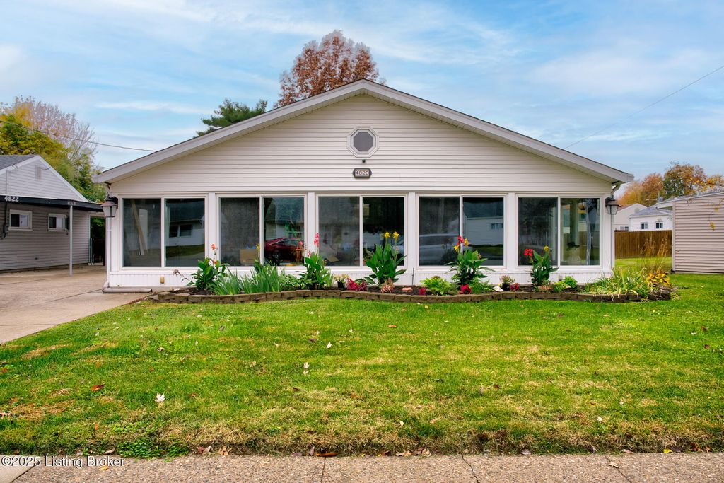 4820 Redstart Rd, Louisville, KY 40213