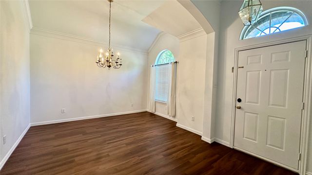 808 Pinnacle Circle, Lewisville, TX 75077