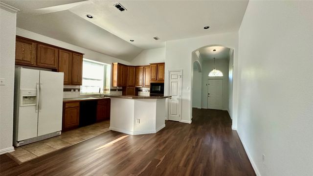 808 Pinnacle Circle, Lewisville, TX 75077
