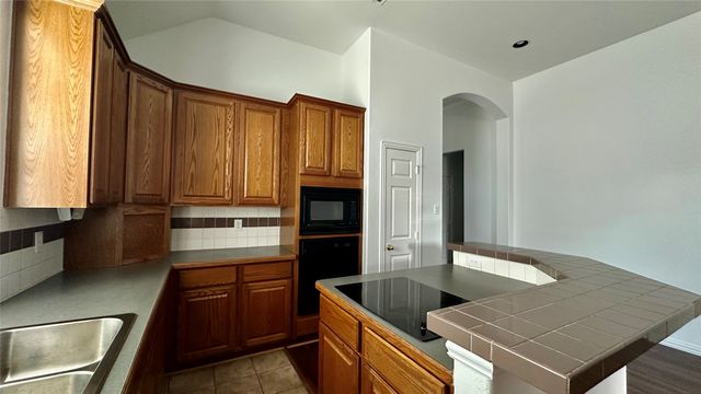 808 Pinnacle Circle, Lewisville, TX 75077
