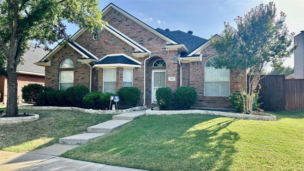 808 Pinnacle Circle, Lewisville, TX 75077