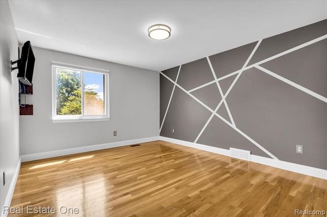5063 Abington Drive, Troy, MI 48085