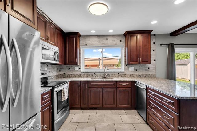 5063 Abington Drive, Troy, MI 48085