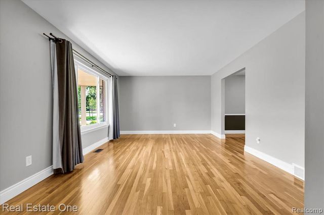 5063 Abington Drive, Troy, MI 48085