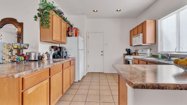 3211 Rio Maria Drive SW, Albuquerque, NM 87121