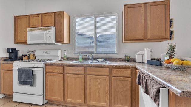 3211 Rio Maria Drive SW, Albuquerque, NM 87121