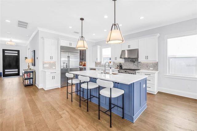 151 17TH AVENUE N, St Petersburg, FL 33704