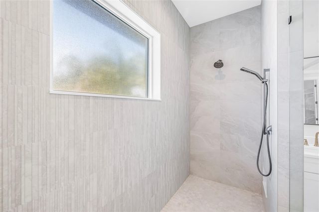 151 17TH AVENUE N, St Petersburg, FL 33704