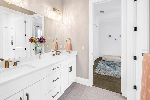 151 17TH AVENUE N, St Petersburg, FL 33704