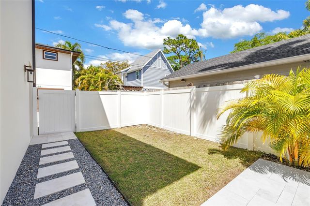 151 17TH AVENUE N, St Petersburg, FL 33704