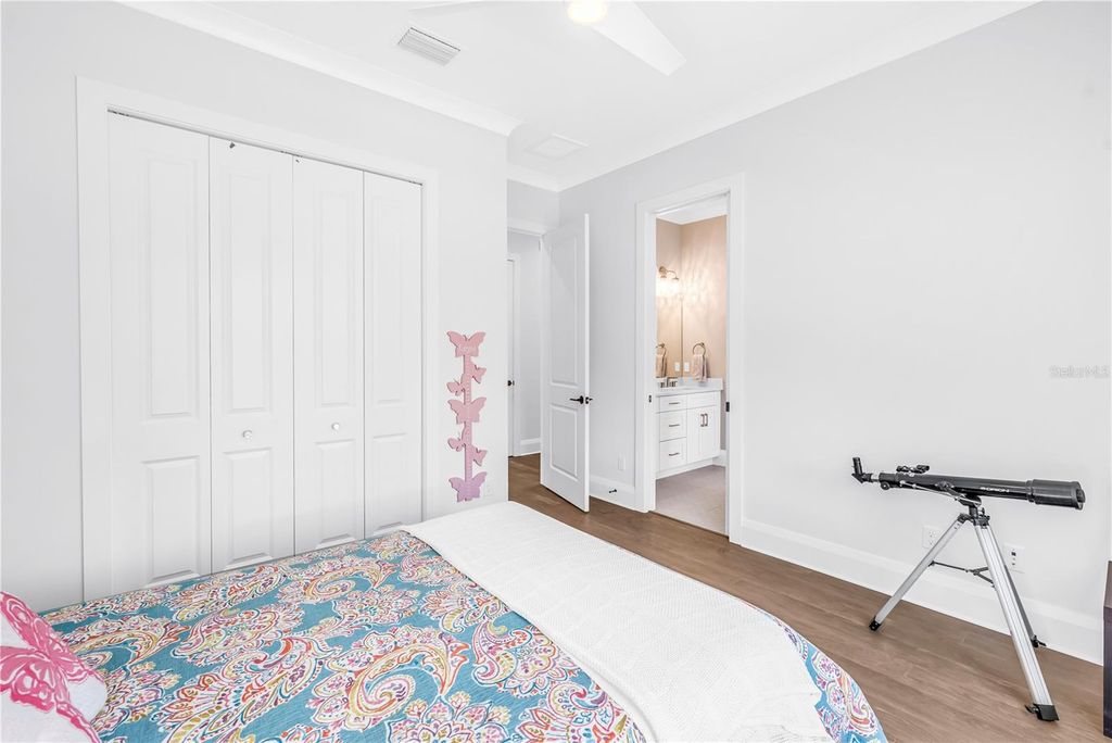 Image 26 of property listing at 151 17TH AVENUE N, St Petersburg, FL 33704