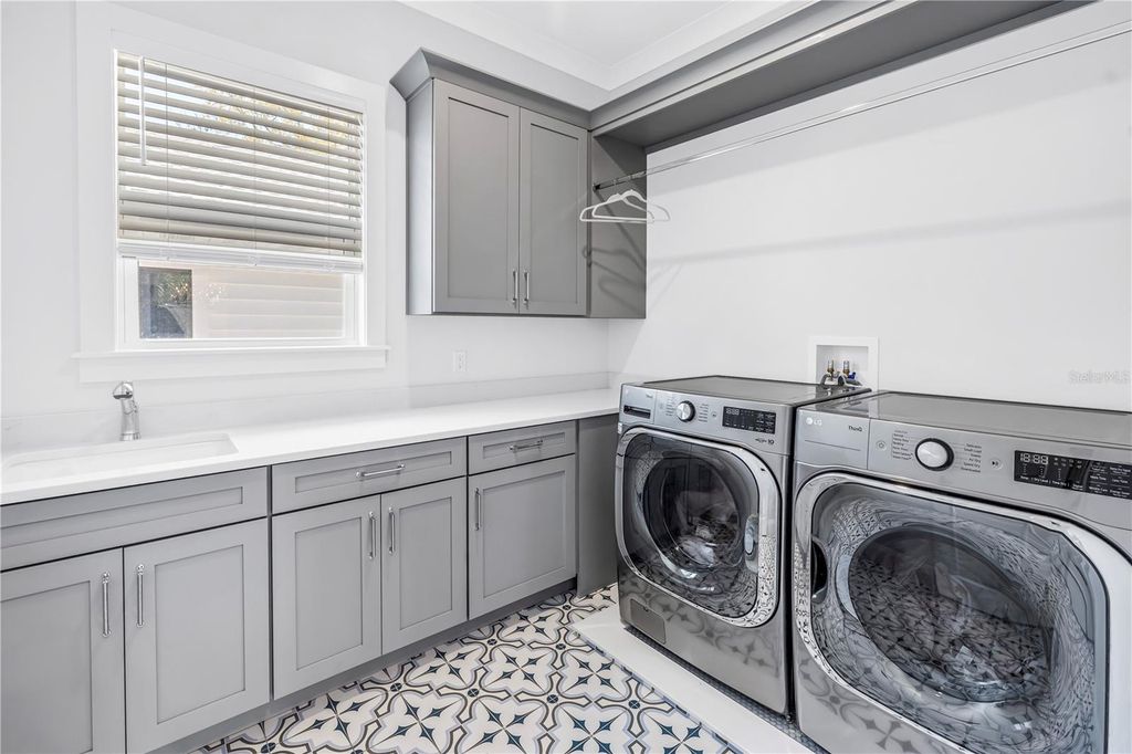 Image 32 of property listing at 151 17TH AVENUE N, St Petersburg, FL 33704