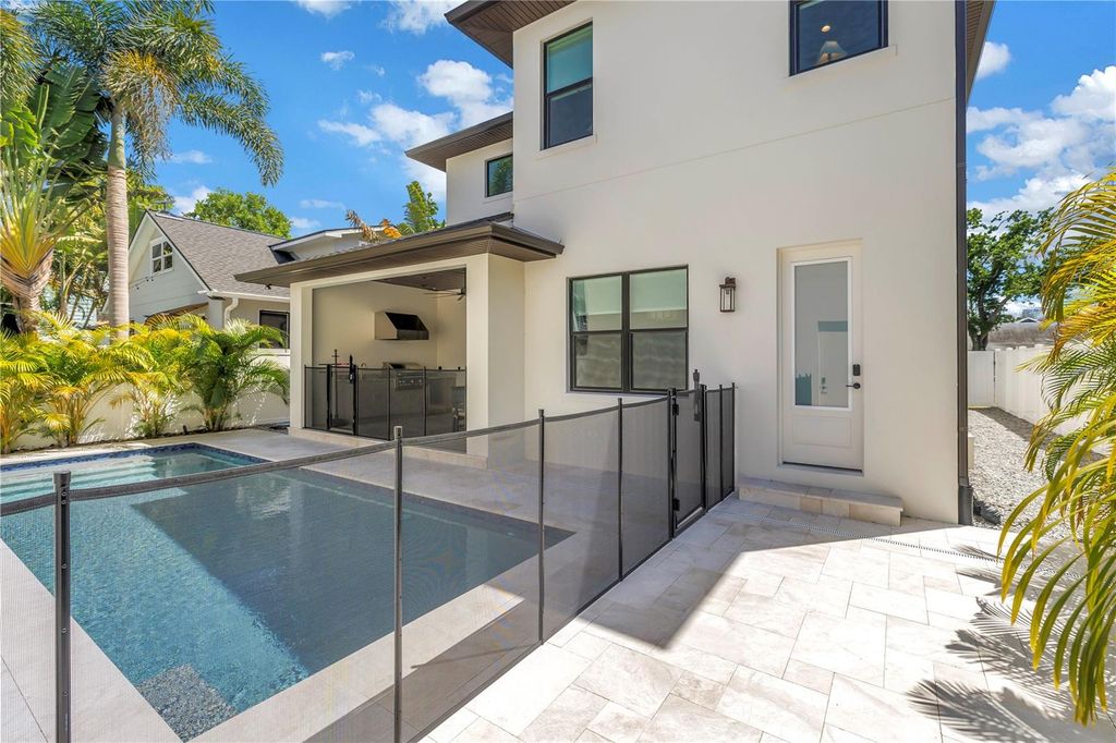 Image 40 of property listing at 151 17TH AVENUE N, St Petersburg, FL 33704