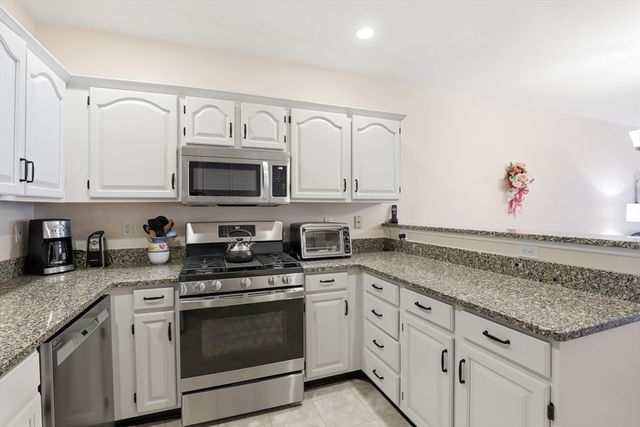 203 Allerton Commons Ln 203, Braintree, MA 02184