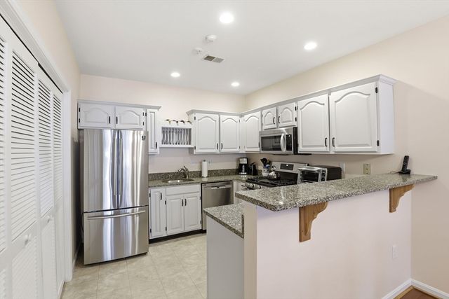 203 Allerton Commons Ln 203, Braintree, MA 02184
