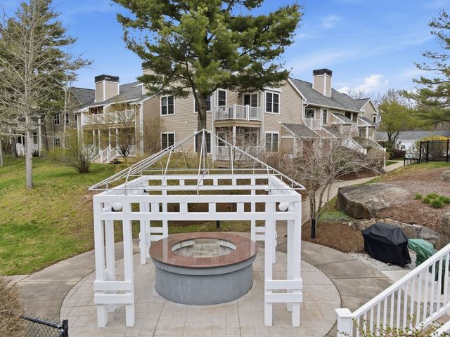 203 Allerton Commons Ln 203, Braintree, MA 02184