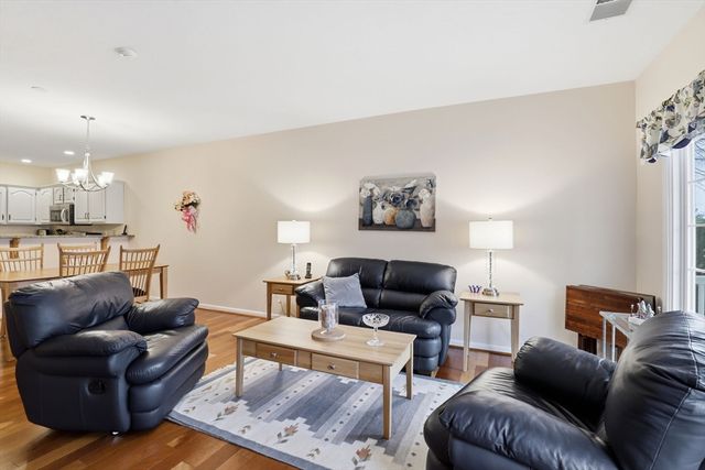 203 Allerton Commons Ln 203, Braintree, MA 02184