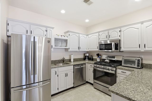 203 Allerton Commons Ln 203, Braintree, MA 02184