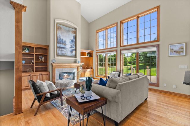 W218N5466 Taylors Woods DRIVE, Menomonee Falls, WI 53051