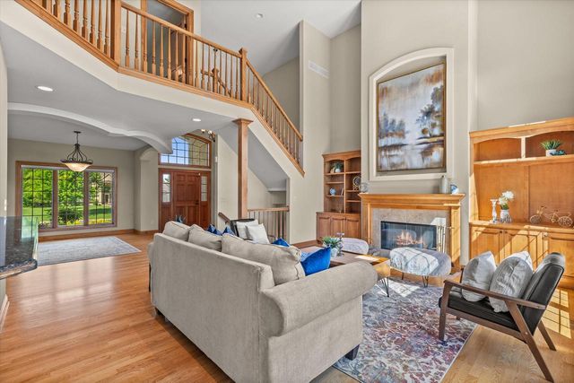 W218N5466 Taylors Woods DRIVE, Menomonee Falls, WI 53051