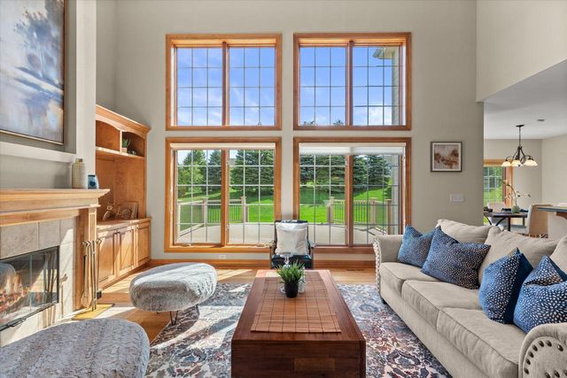 W218N5466 Taylors Woods DRIVE, Menomonee Falls, WI 53051