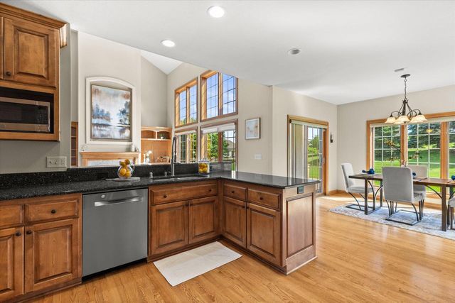 W218N5466 Taylors Woods DRIVE, Menomonee Falls, WI 53051