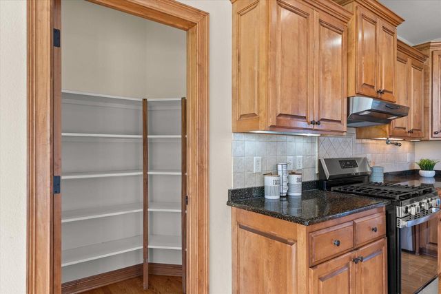 W218N5466 Taylors Woods DRIVE, Menomonee Falls, WI 53051