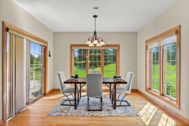 W218N5466 Taylors Woods DRIVE, Menomonee Falls, WI 53051