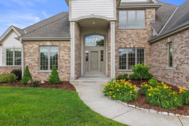 W218N5466 Taylors Woods DRIVE, Menomonee Falls, WI 53051
