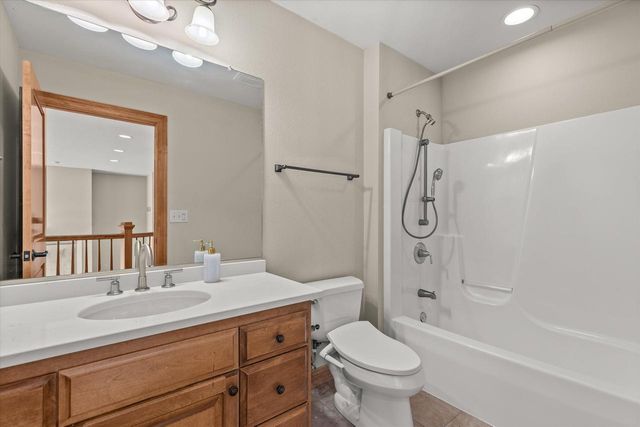 W218N5466 Taylors Woods DRIVE, Menomonee Falls, WI 53051