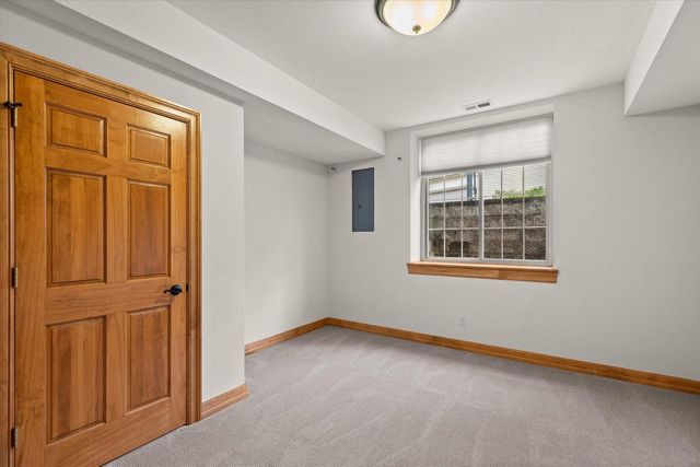 W218N5466 Taylors Woods DRIVE, Menomonee Falls, WI 53051