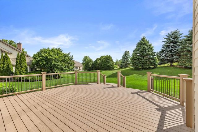 W218N5466 Taylors Woods DRIVE, Menomonee Falls, WI 53051