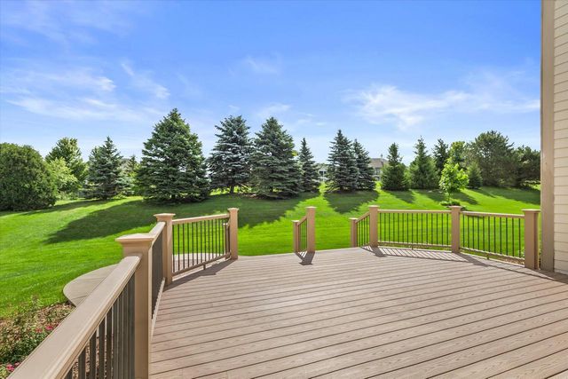 W218N5466 Taylors Woods DRIVE, Menomonee Falls, WI 53051