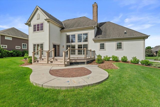 W218N5466 Taylors Woods DRIVE, Menomonee Falls, WI 53051