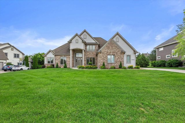 W218N5466 Taylors Woods DRIVE, Menomonee Falls, WI 53051