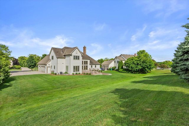 W218N5466 Taylors Woods DRIVE, Menomonee Falls, WI 53051