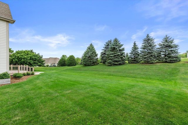 W218N5466 Taylors Woods DRIVE, Menomonee Falls, WI 53051