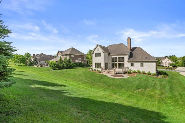 W218N5466 Taylors Woods DRIVE, Menomonee Falls, WI 53051
