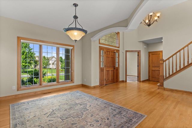 W218N5466 Taylors Woods DRIVE, Menomonee Falls, WI 53051