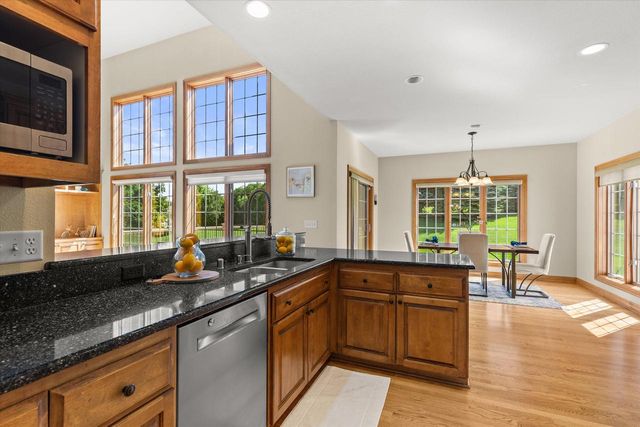 W218N5466 Taylors Woods DRIVE, Menomonee Falls, WI 53051