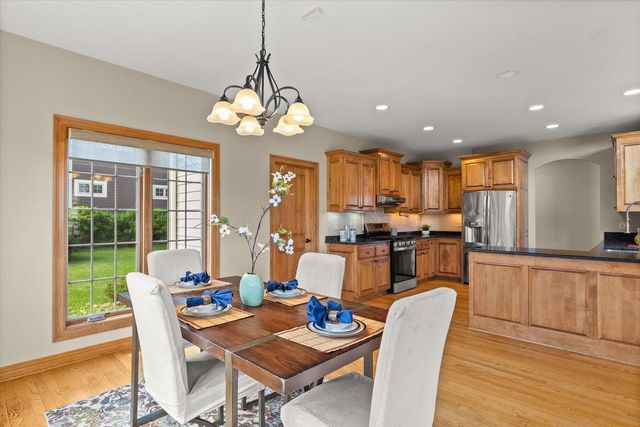W218N5466 Taylors Woods DRIVE, Menomonee Falls, WI 53051