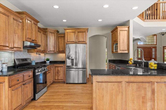 W218N5466 Taylors Woods DRIVE, Menomonee Falls, WI 53051