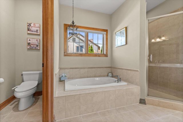 W218N5466 Taylors Woods DRIVE, Menomonee Falls, WI 53051