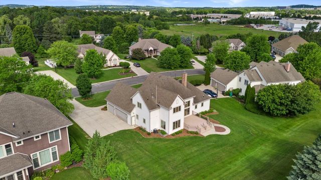 W218N5466 Taylors Woods DRIVE, Menomonee Falls, WI 53051